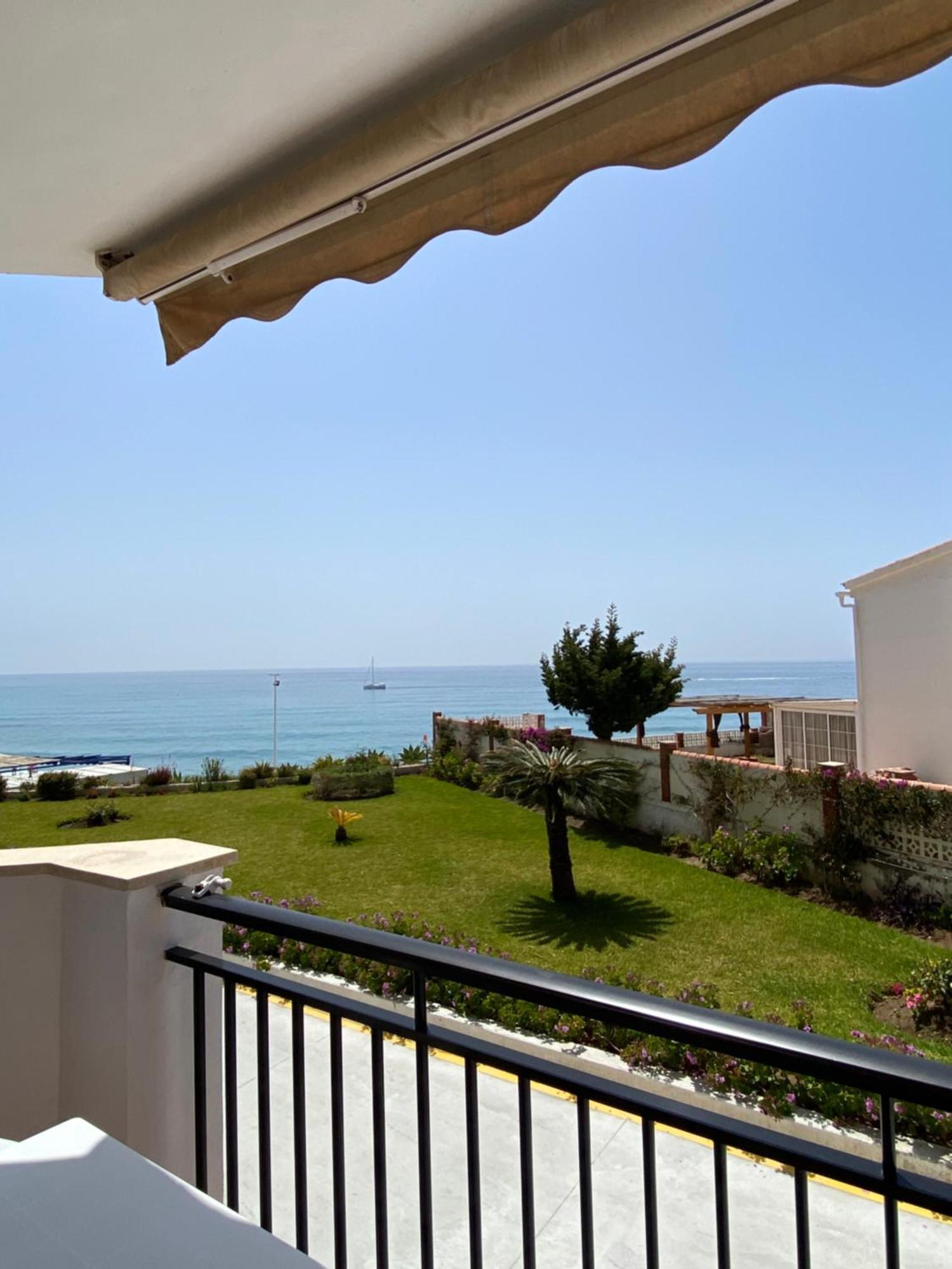 Apartamento A Pie De Playa. Nerja Exteriér fotografie